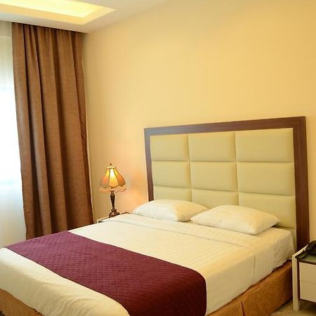 שארג'ה Arcadia Hotel Suites מראה חיצוני תמונה