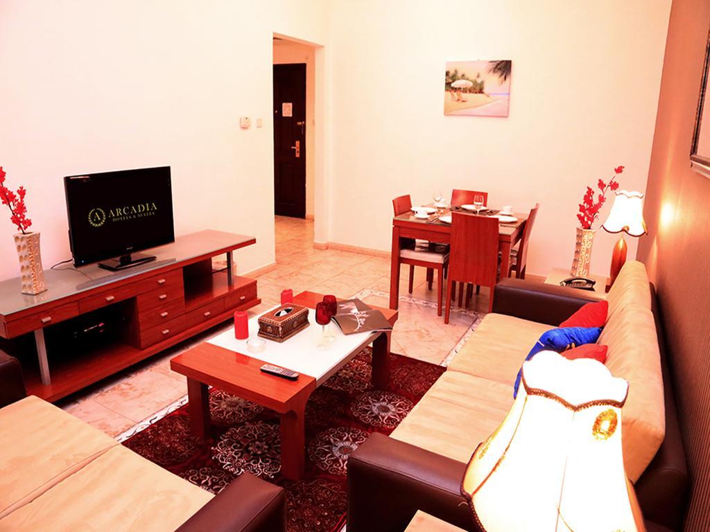שארג'ה Arcadia Hotel Suites מראה חיצוני תמונה