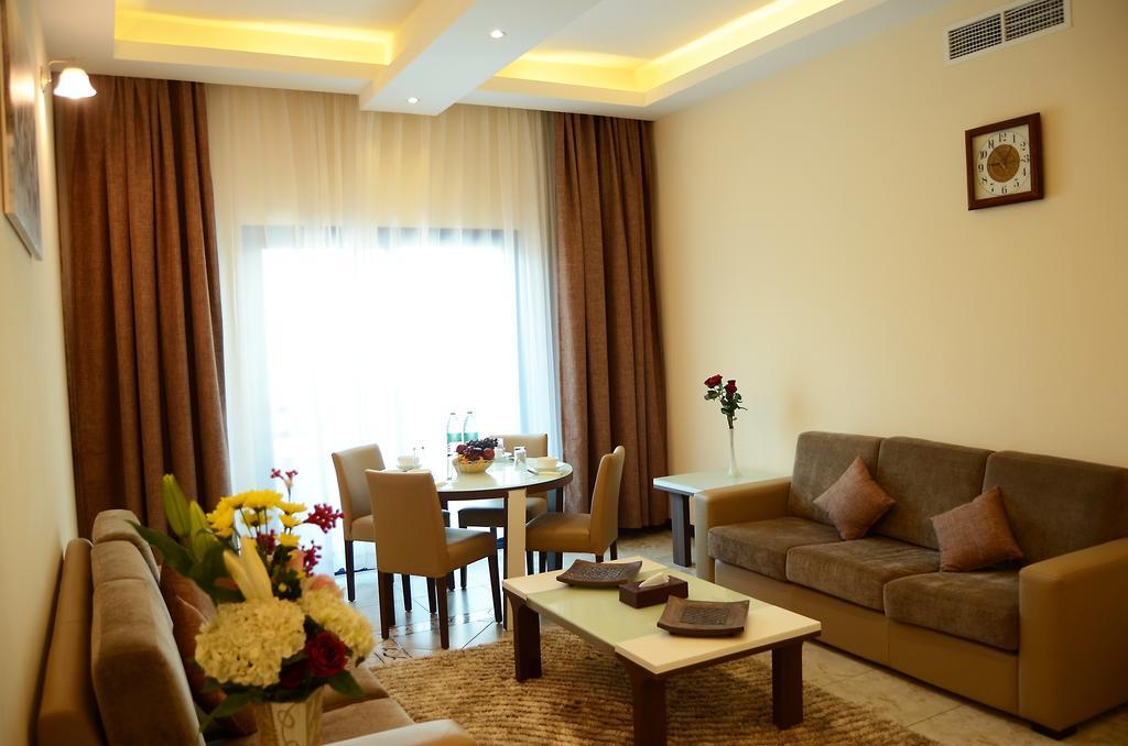 שארג'ה Arcadia Hotel Suites מראה חיצוני תמונה
