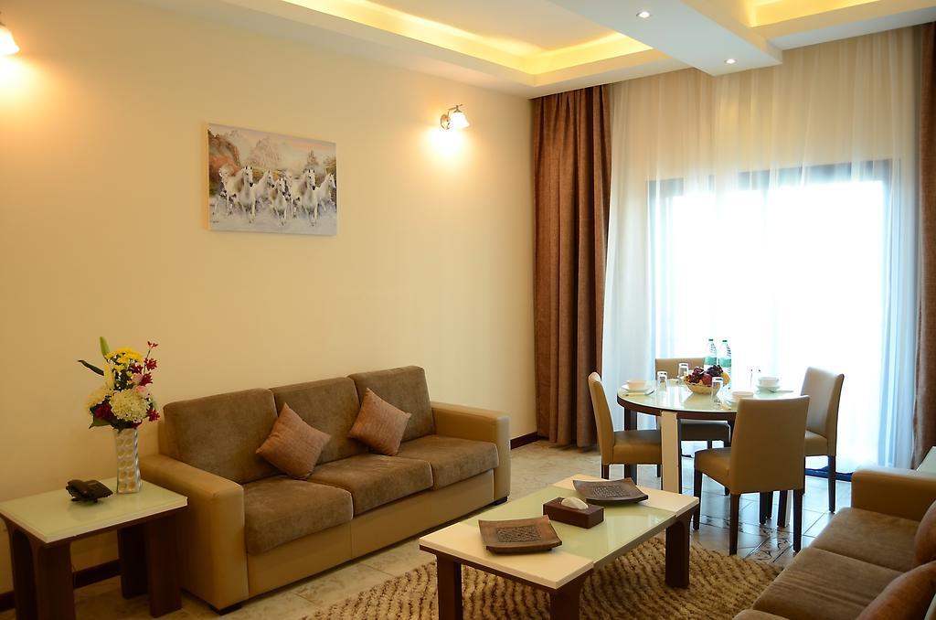 שארג'ה Arcadia Hotel Suites מראה חיצוני תמונה
